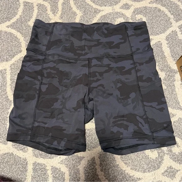 Lululemon Fast and Free Women's Black Camouflage Shorts, size 8 - Picture 1 of 3